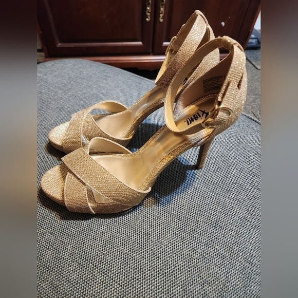 Gold Lavish heels measurements are pictured. - Picture 2 of 8